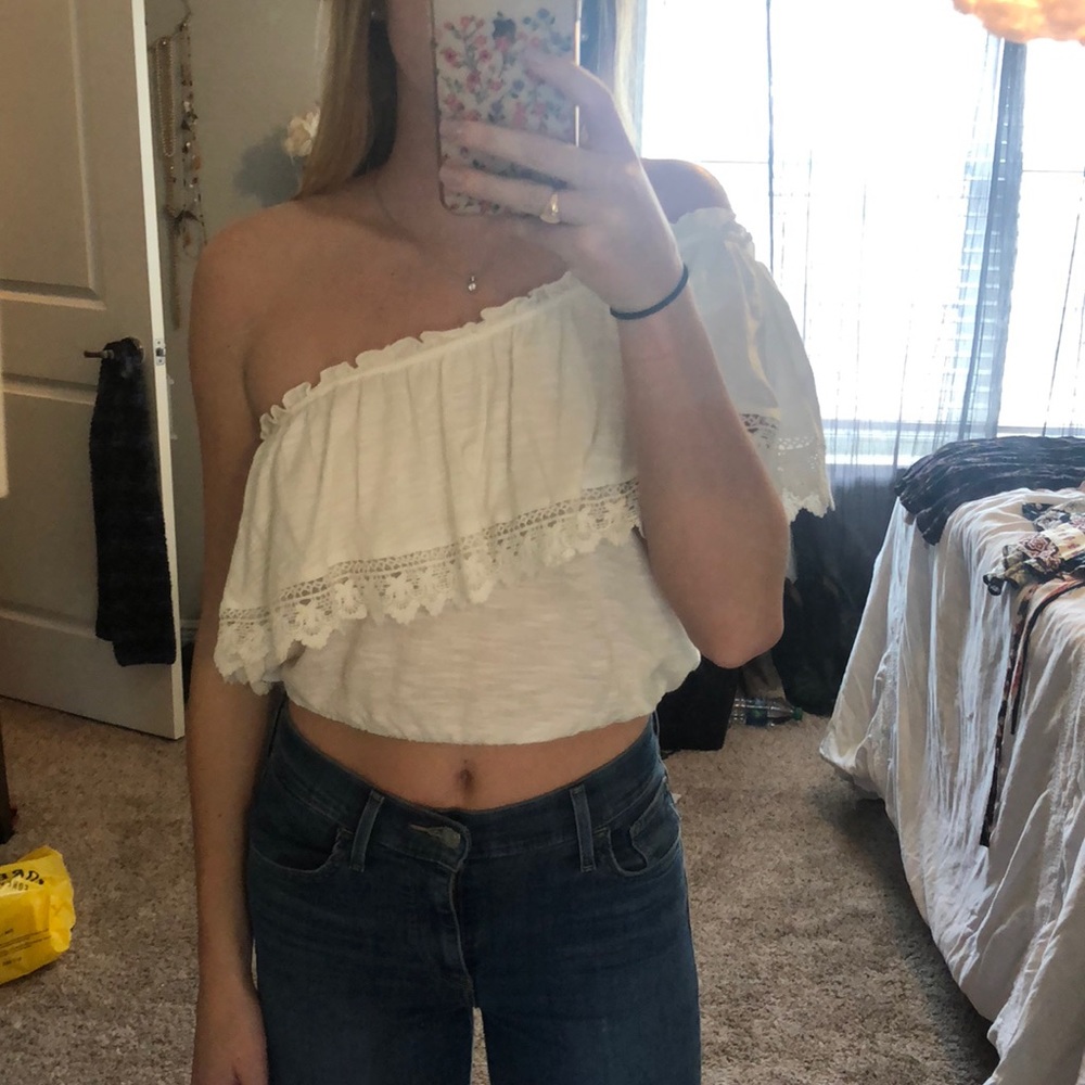 off the shoulder one sleeve crop